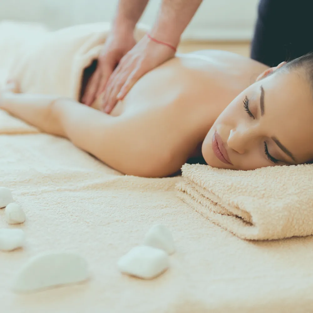 Massaggio relax con pietre calde